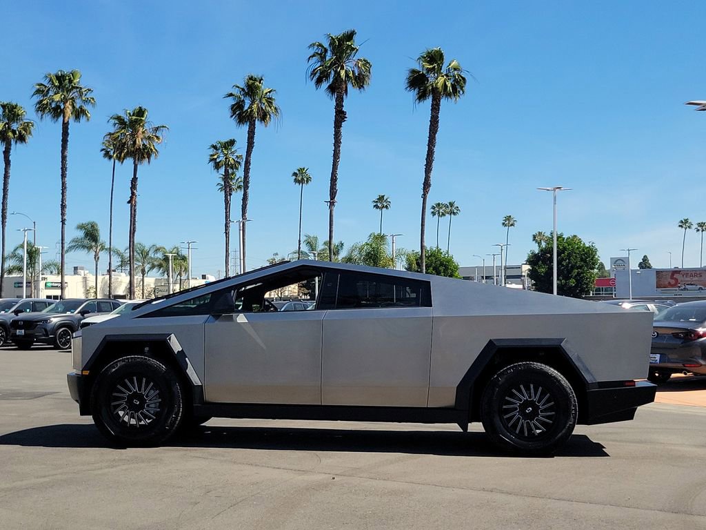 Used 2025 Tesla Cybertruck AWD Crew Cab image 34