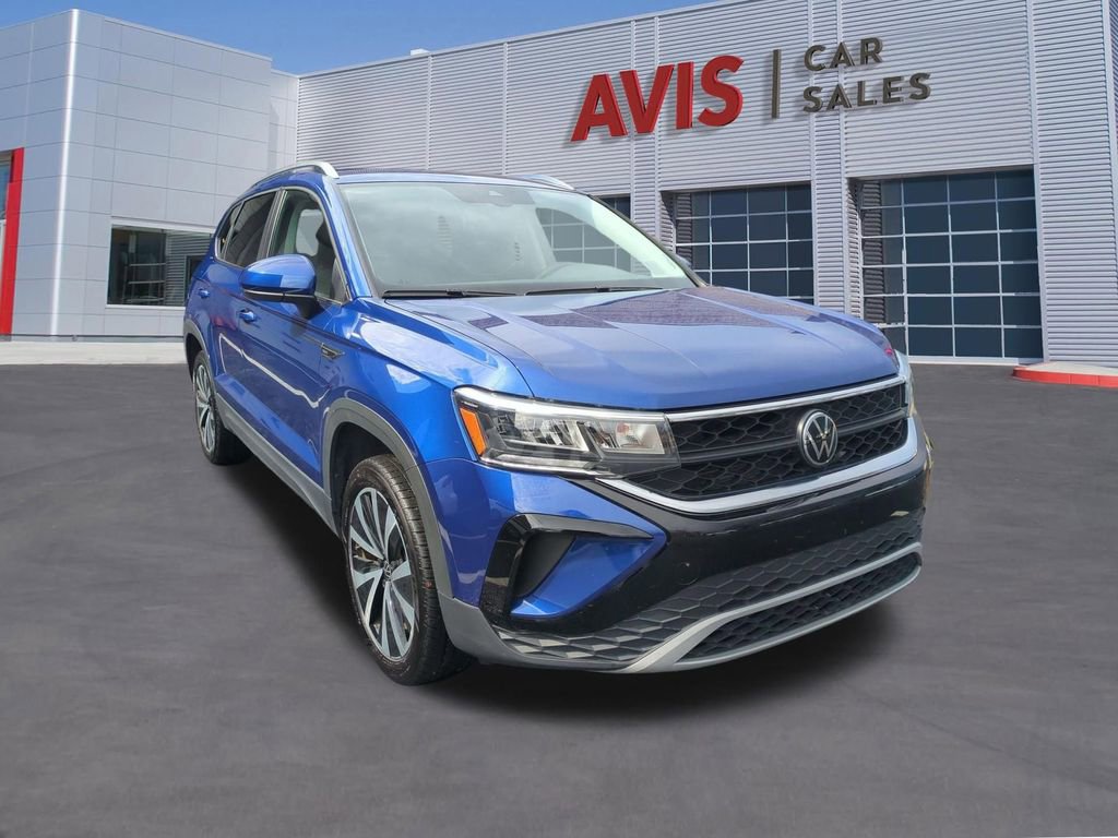 Used 2024 Volkswagen Taos SE image 3