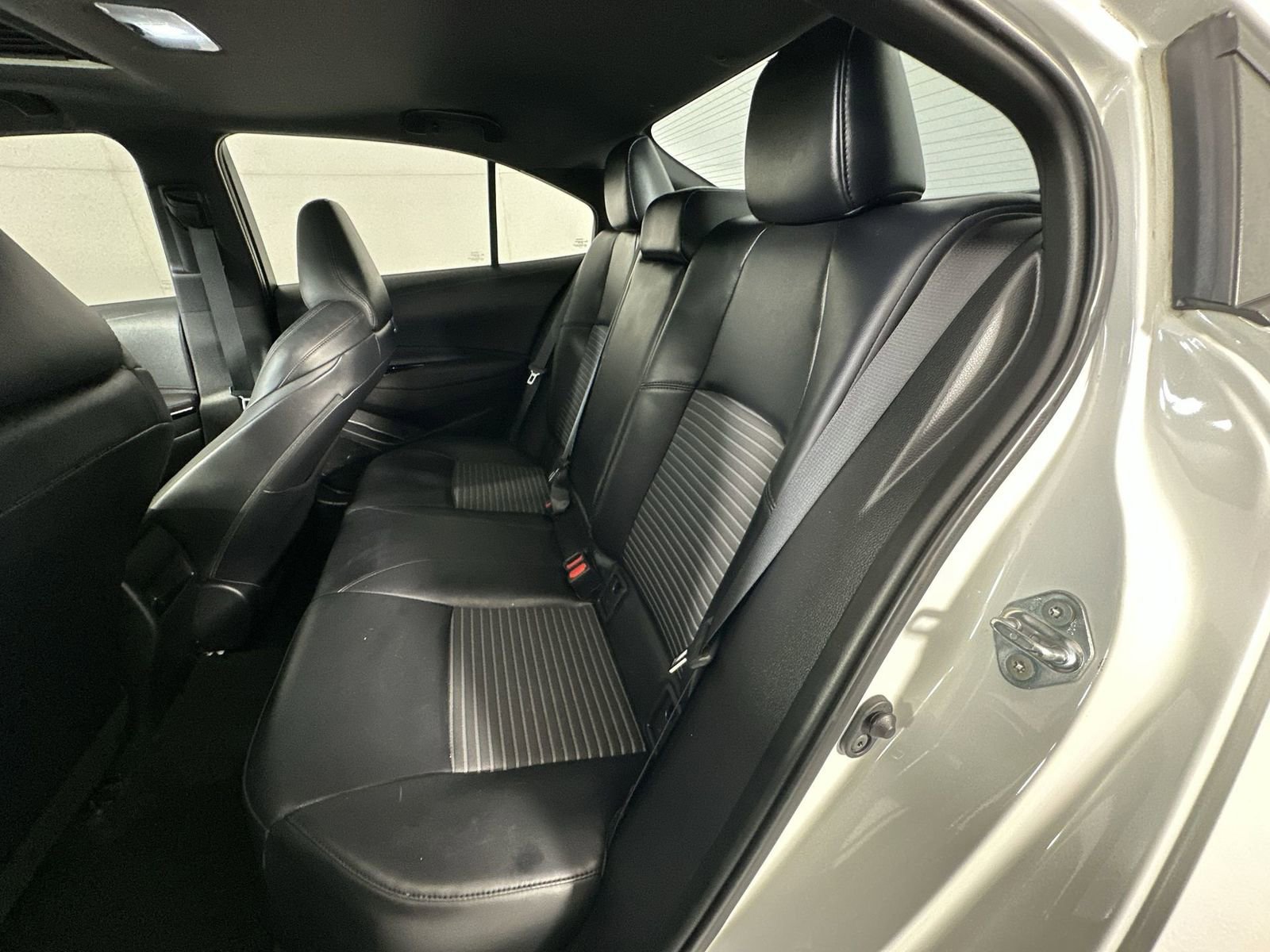 Used 2020 Toyota Corolla XSE FWD image 23