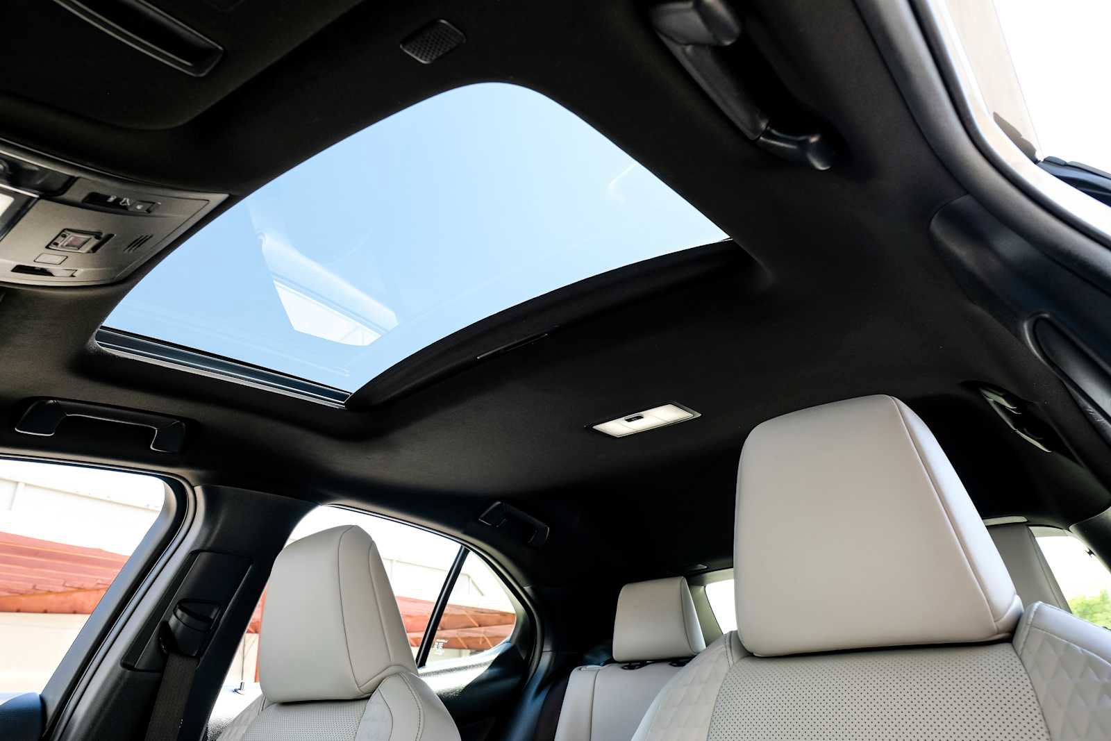 Used 2019 Lexus UX 200 image 5