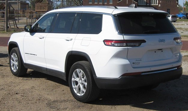 Used 2023 Jeep Grand Cherokee L Limited w/ Luxury Tech Group II AWD/4WD image 3
