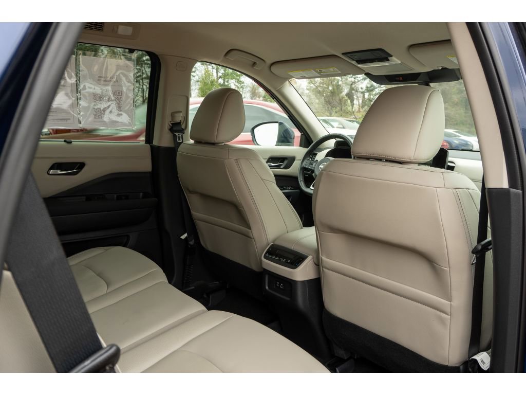 Used 2024 Nissan Pathfinder SL image 18