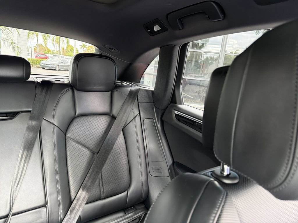 Used 2022 Porsche Macan w/ Premium Package Plus image 13