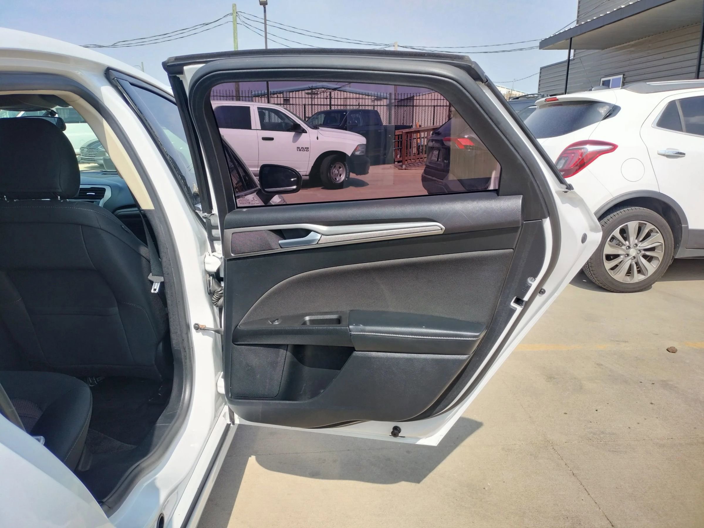 Used 2018 Ford Fusion SE w/ Fusion SE Technology Package image 31