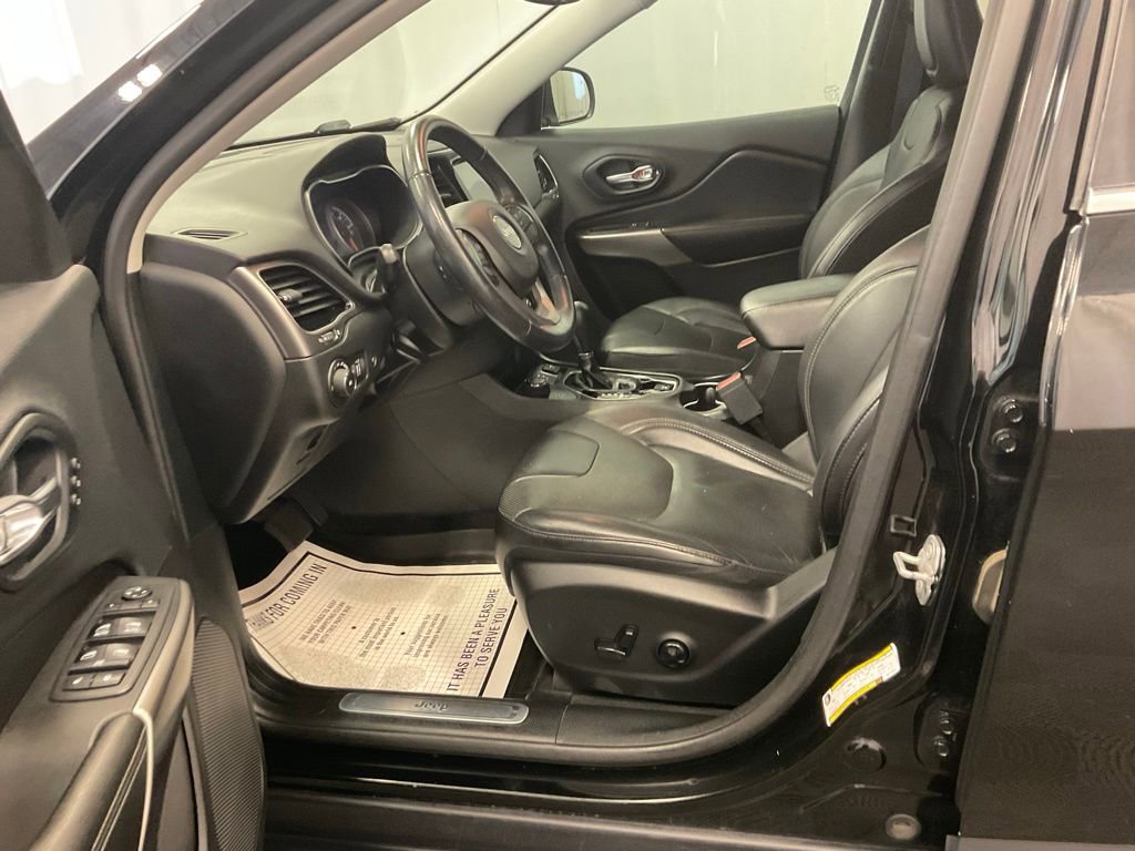 Used 2019 Jeep Cherokee Limited w/ Trailer Tow Group AWD/4WD image 13