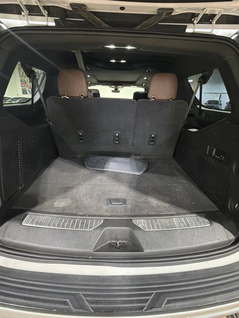 Used 2021 Chevrolet Suburban High Country w/ Premium Package RWD image 21