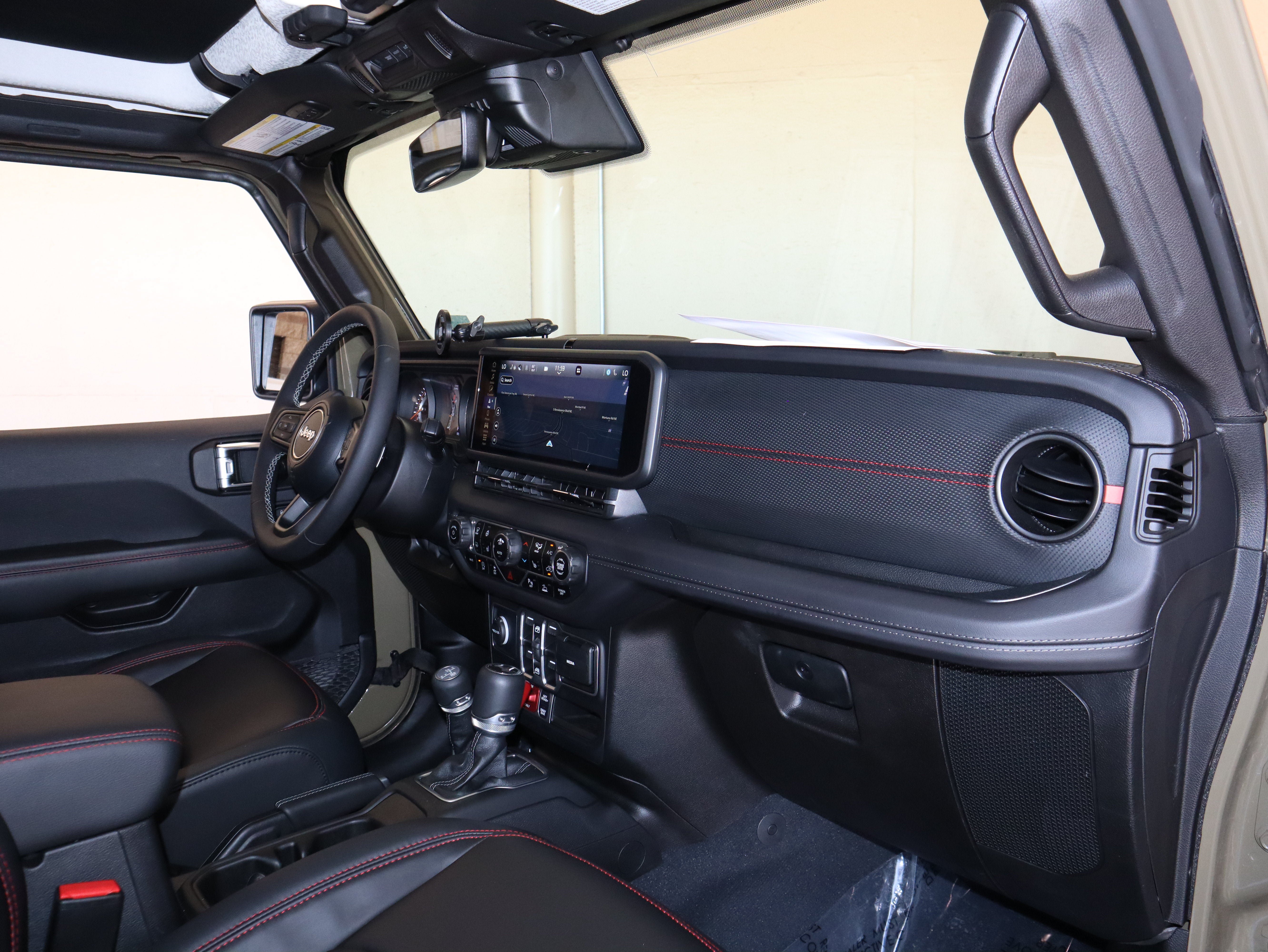 Used 2025 Jeep Wrangler Unlimited Rubicon AWD/4WD image 41