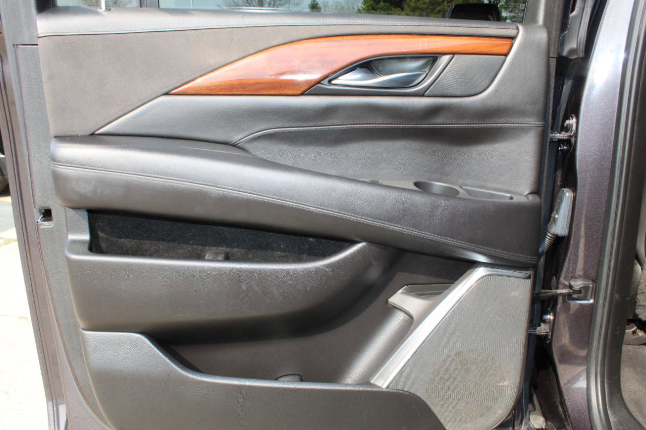 Used 2016 Cadillac Escalade ESV Luxury AWD/4WD image 15