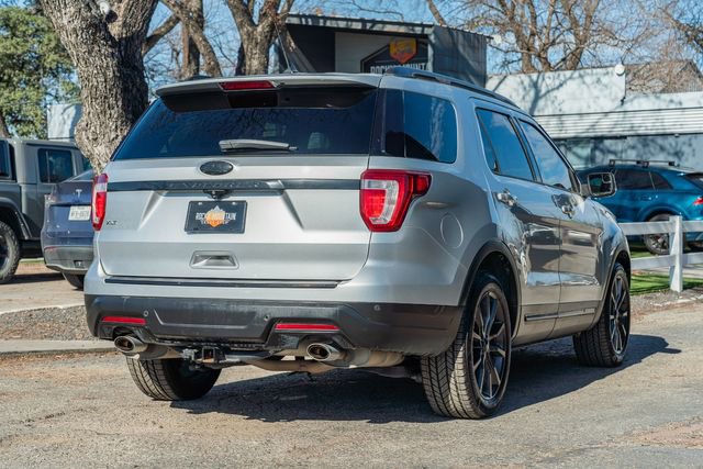 Used 2018 Ford Explorer XLT w/ Equipment Group 202A image 5