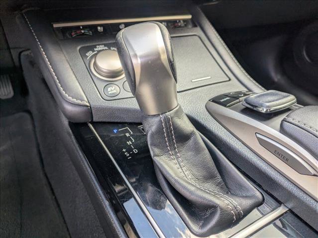 Used 2017 Lexus ES 300h w/ Navigation System Package image 11