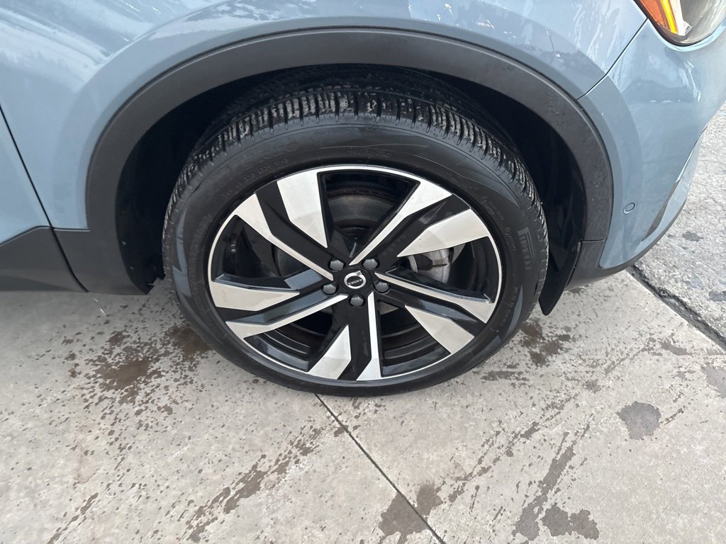 Certified 2023 Volvo XC40 B5 Plus w/ Protection Package Premier image 12