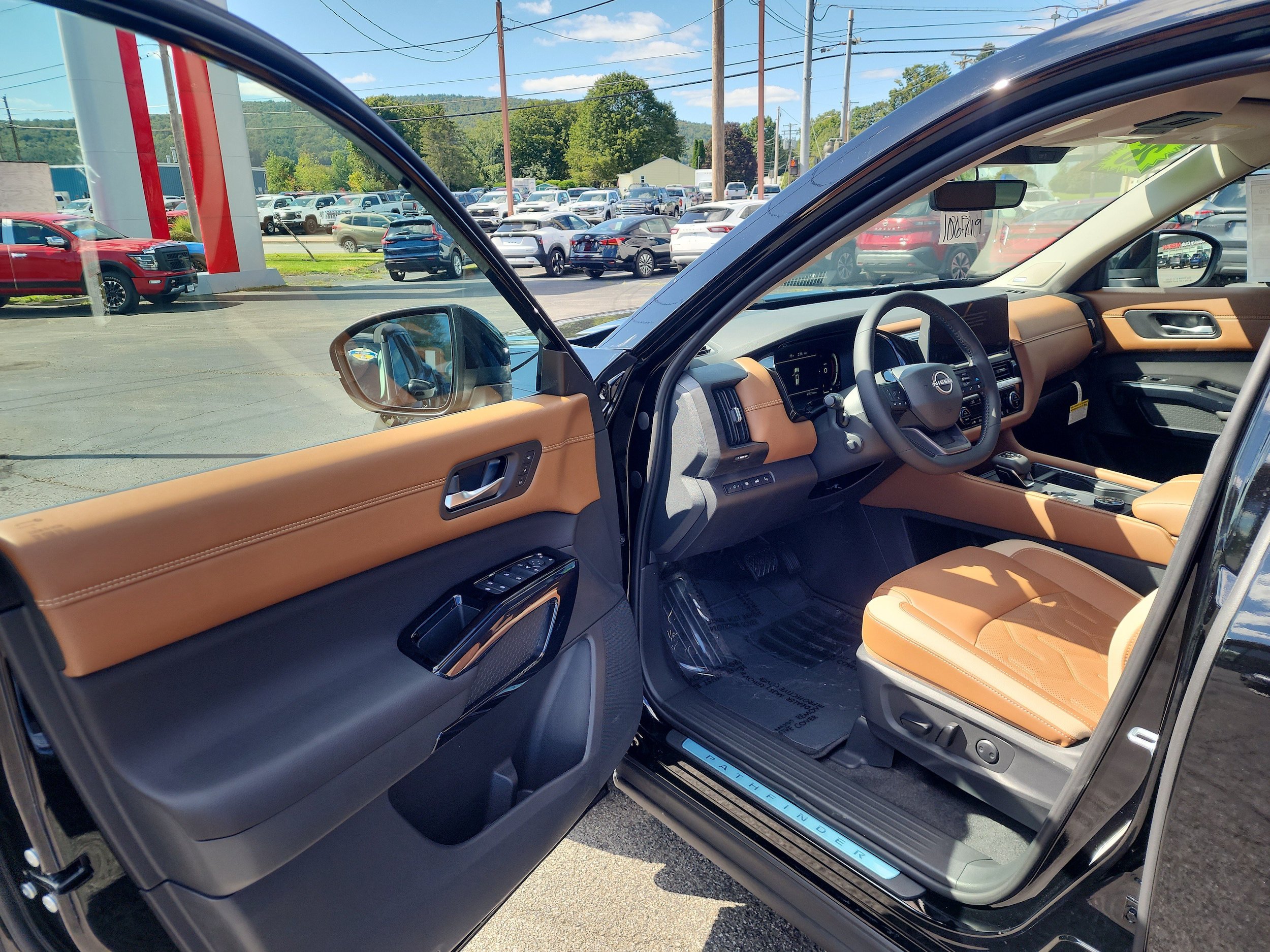 New 2026 Nissan Pathfinder Platinum AWD/4WD image 10