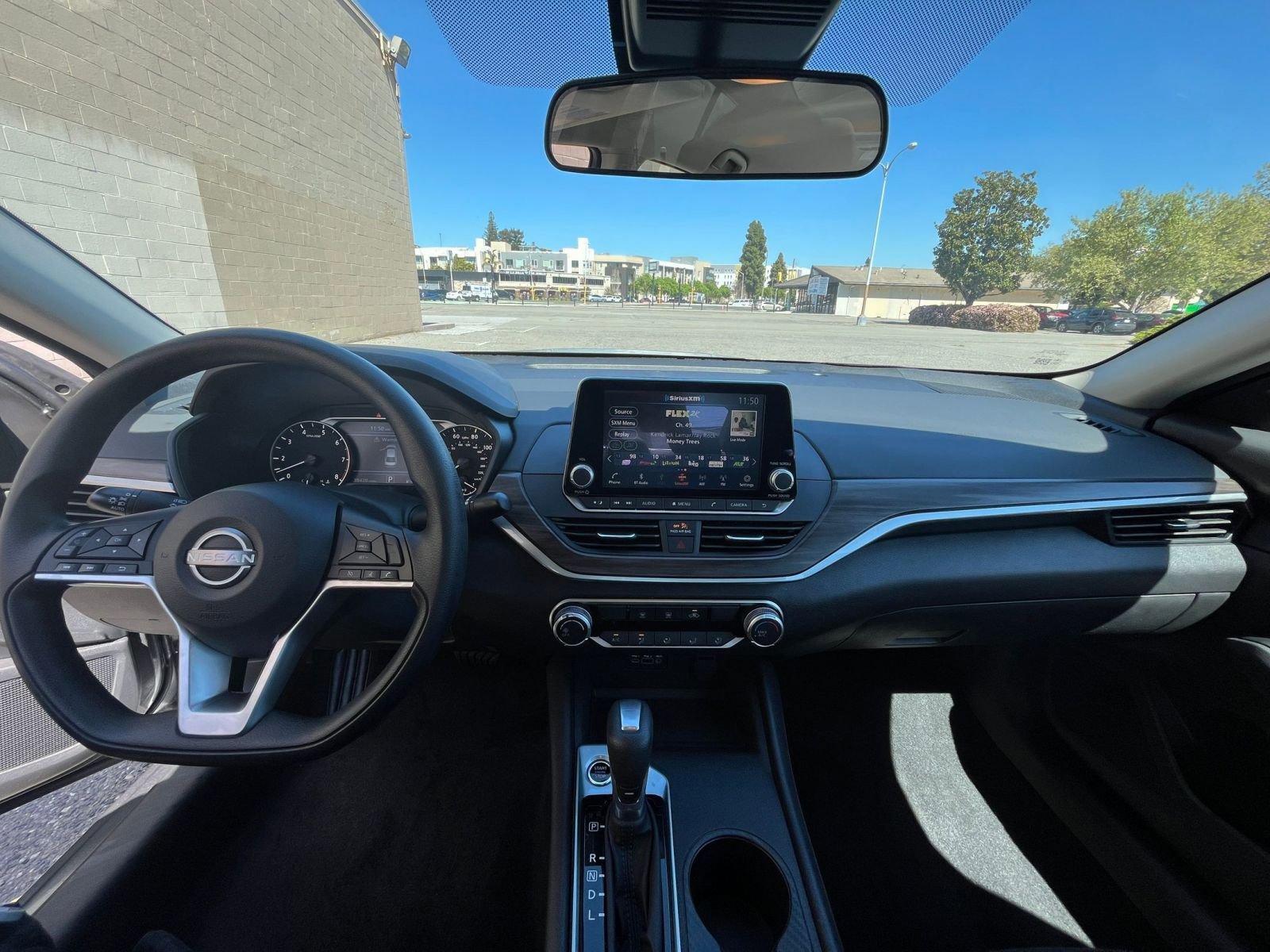 Used 2025 Nissan Altima 2.5 SV FWD image 33