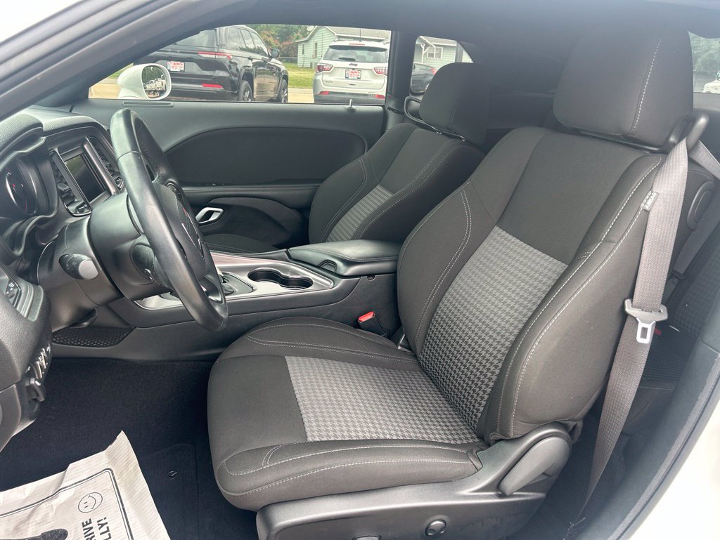 Used 2023 Dodge Challenger SXT RWD image 10