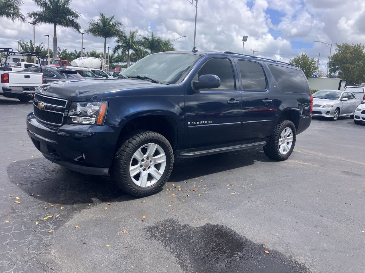 Used 2007 Chevrolet Suburban LT w/ LT Preferred Equipment Group image 4
