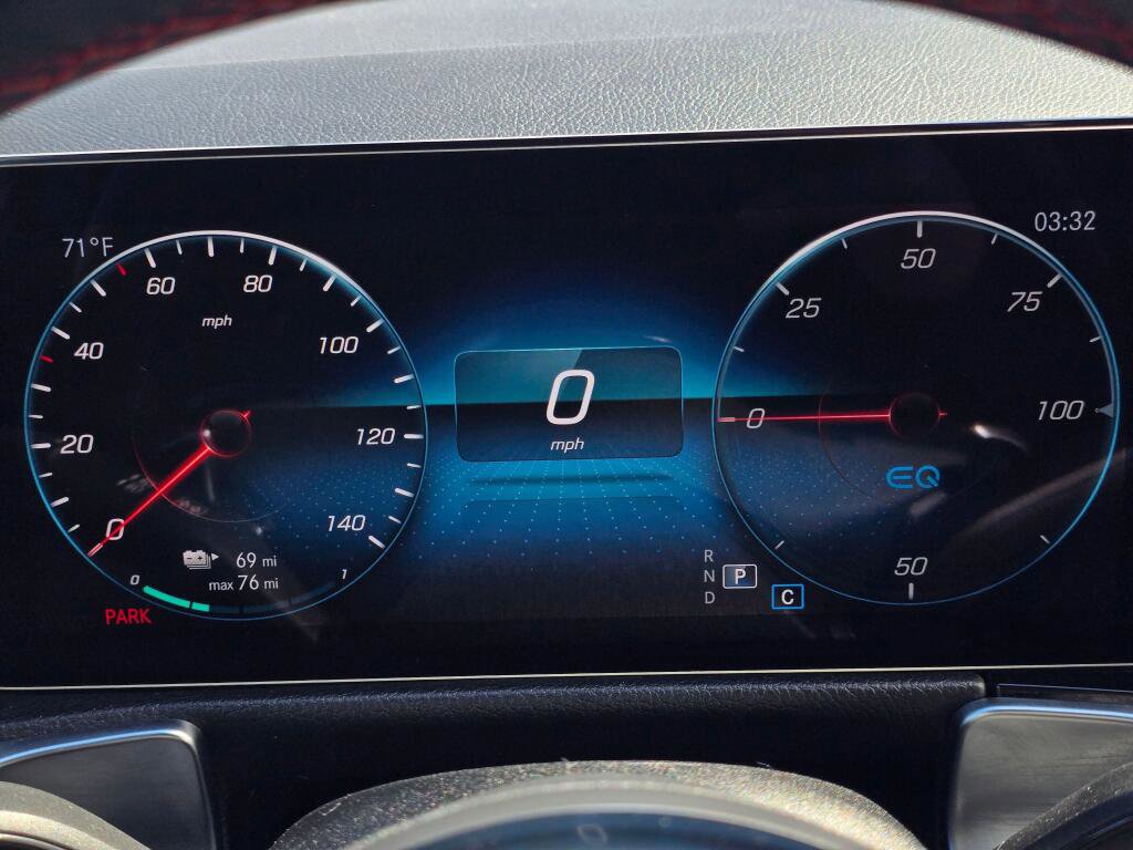 Used 2023 Mercedes-Benz EQB 300 4MATIC image 39