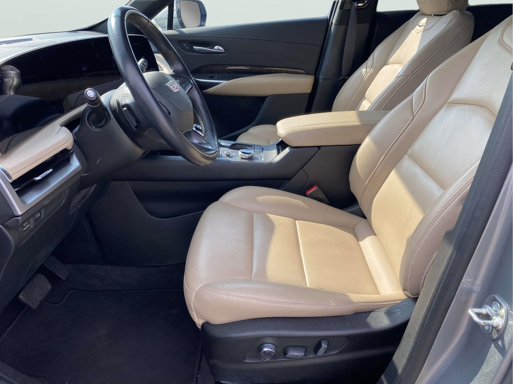 Used 2025 Cadillac XT4 Premium Luxury FWD image 13