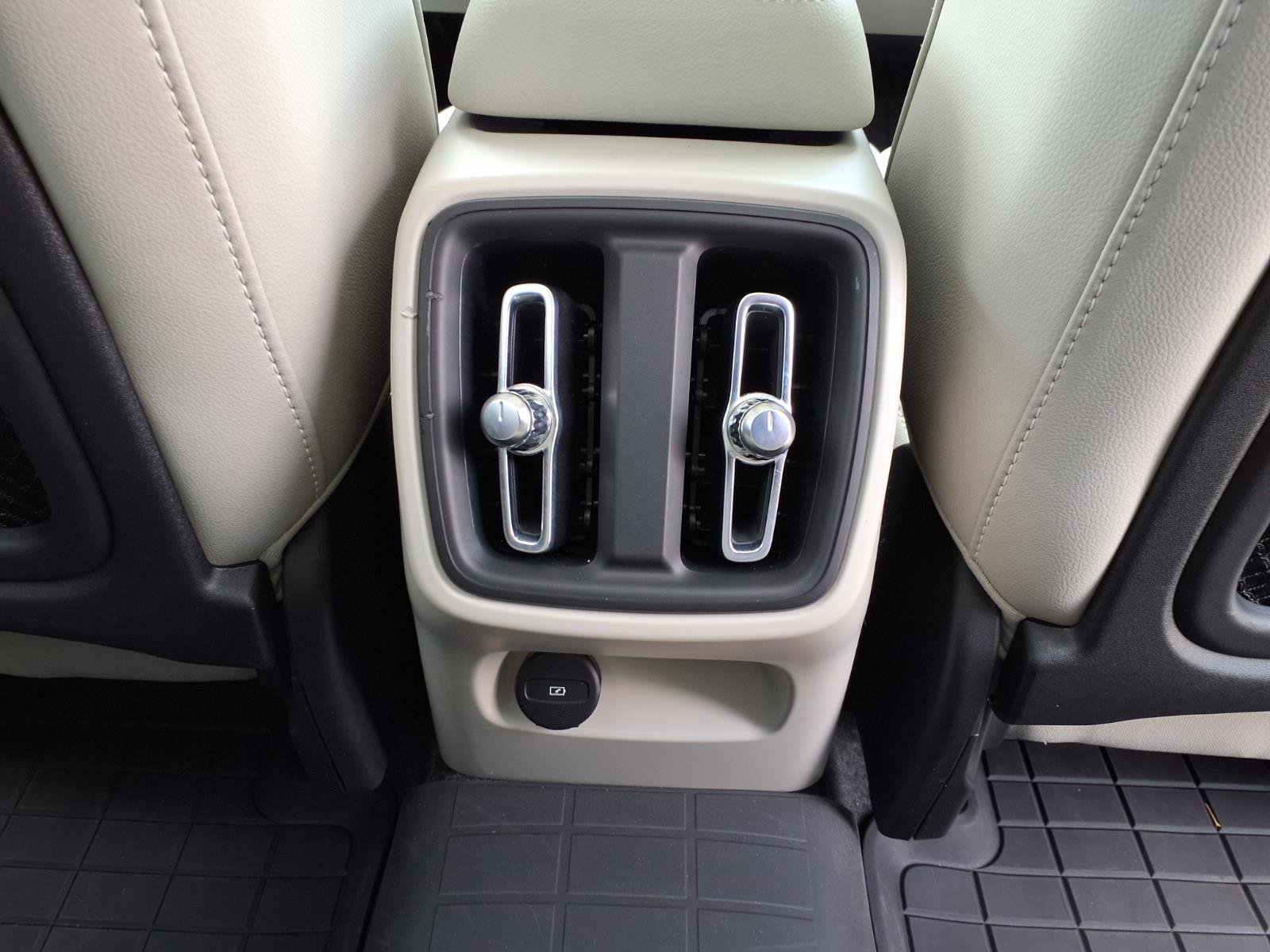 Certified 2023 Volvo XC40 B5 Plus w/ Driver Assist Package image 16