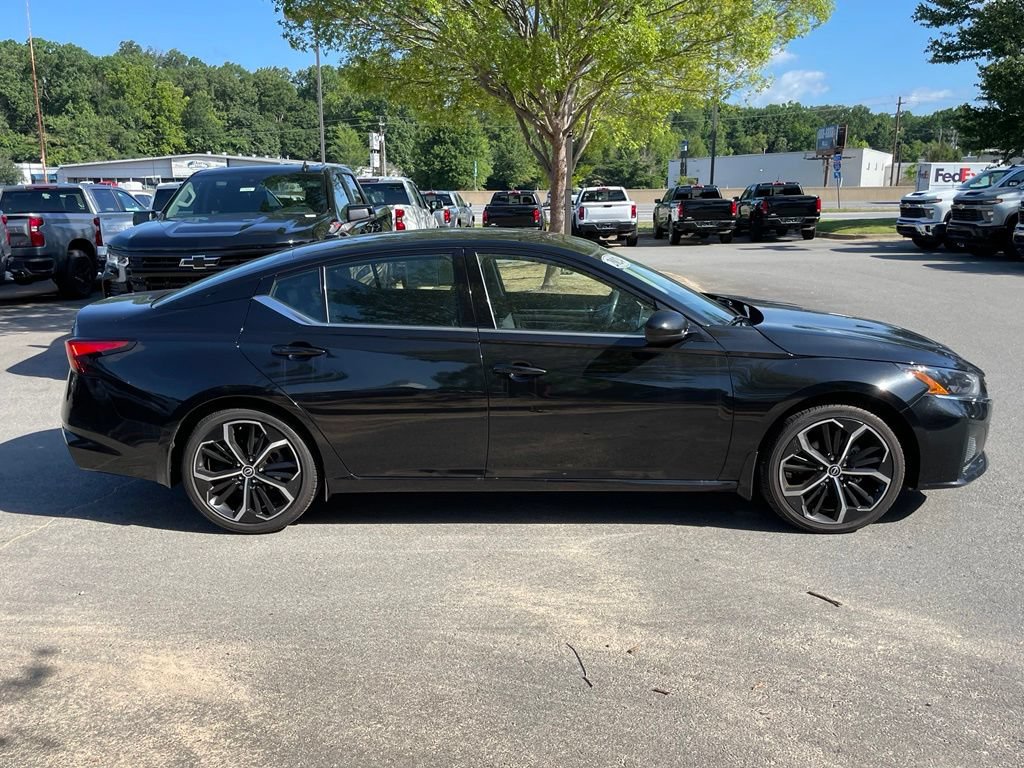 Used 2024 Nissan Altima 2.5 SR FWD image 8