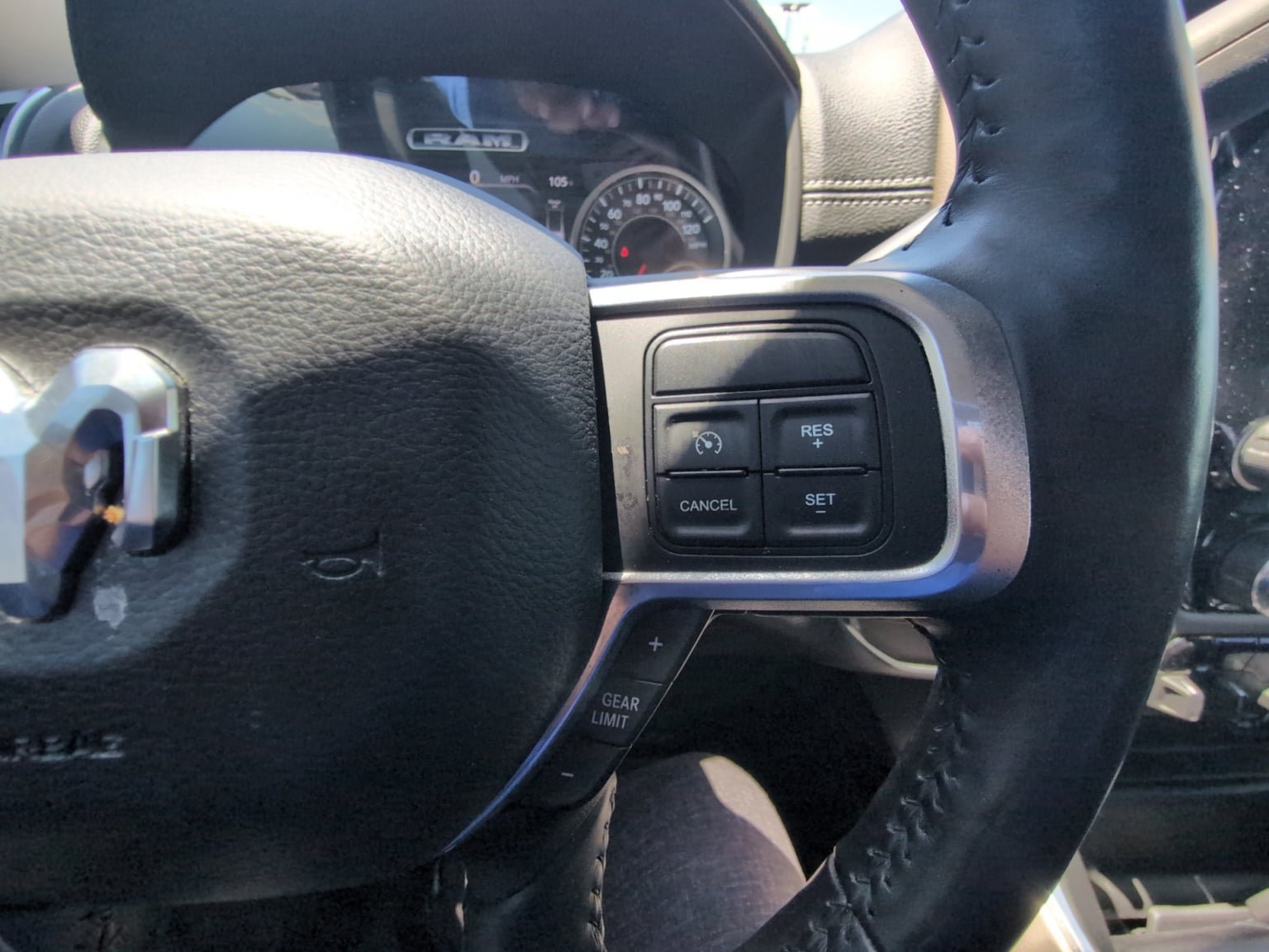 Used 2019 RAM 2500 Laramie AWD/4WD image 23