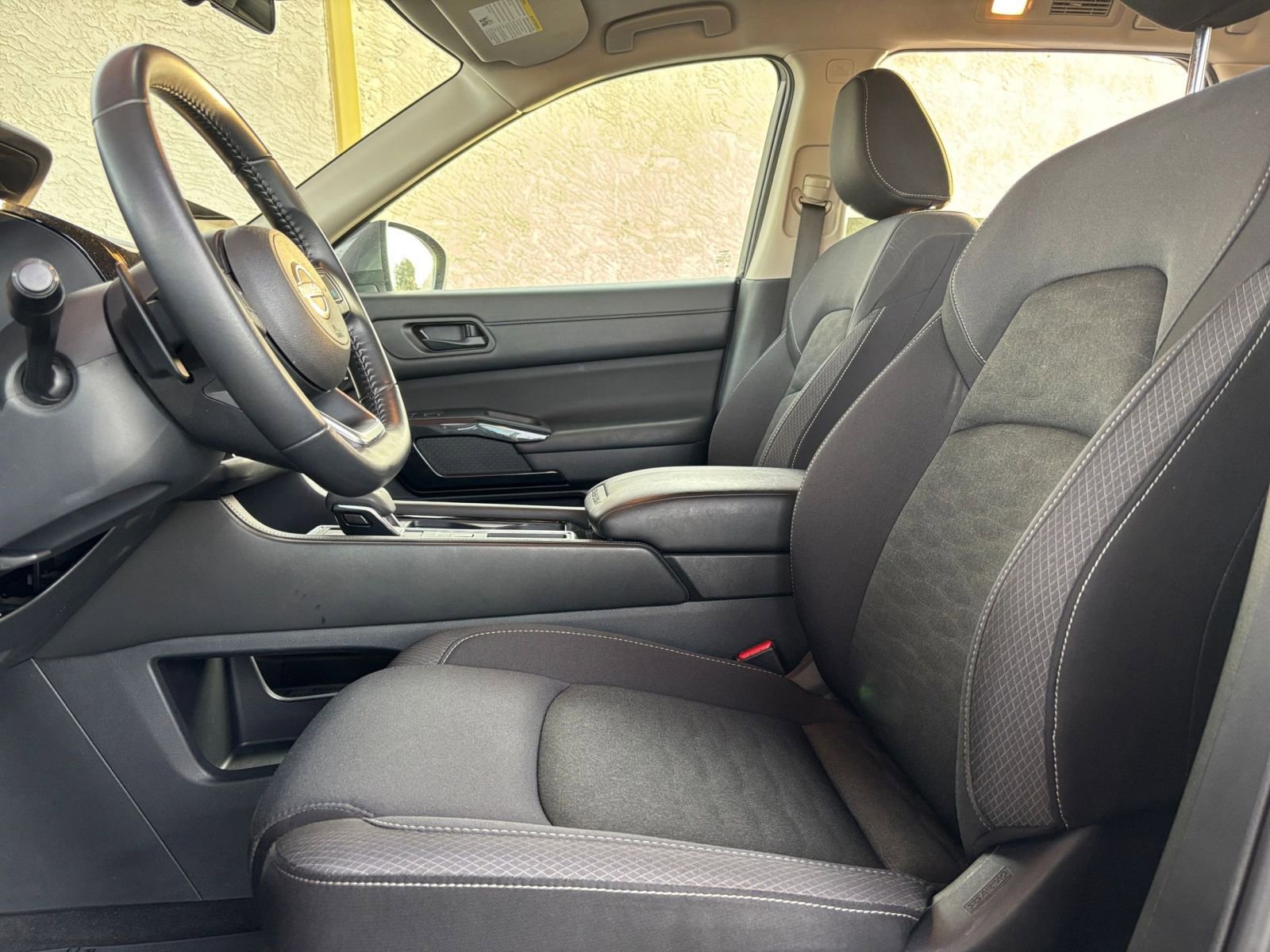 Used 2025 Nissan Pathfinder SV FWD image 29