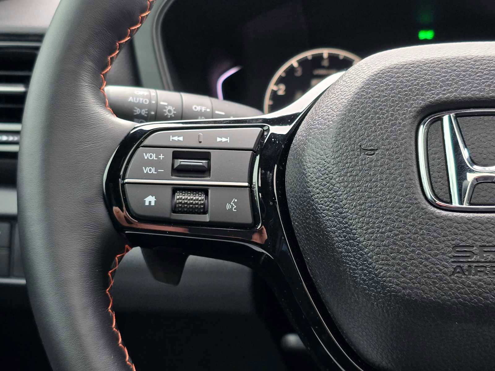 Used 2025 Honda Pilot TrailSport image 34