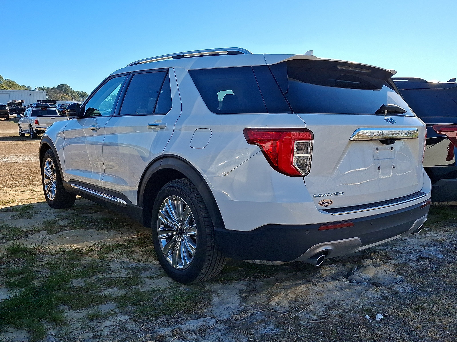 Used 2024 Ford Explorer Limited w/ Limited Technology Package image 3