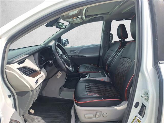 Used 2019 Toyota Sienna XLE Premium w/ Carpet Mat Package FWD image 10