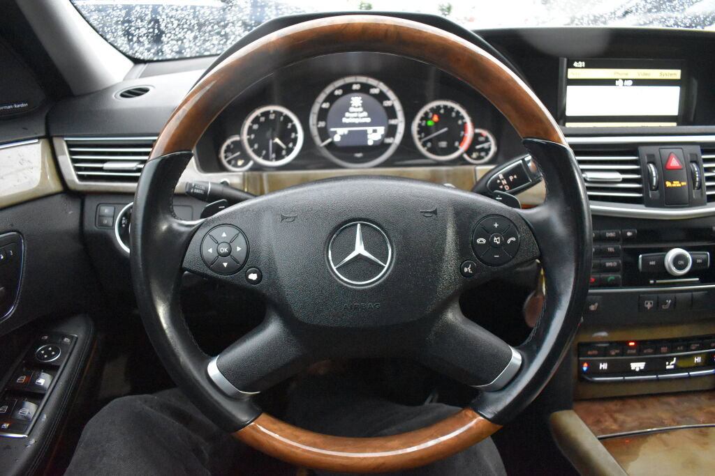 Used 2011 Mercedes-Benz E 350 Sedan image 18