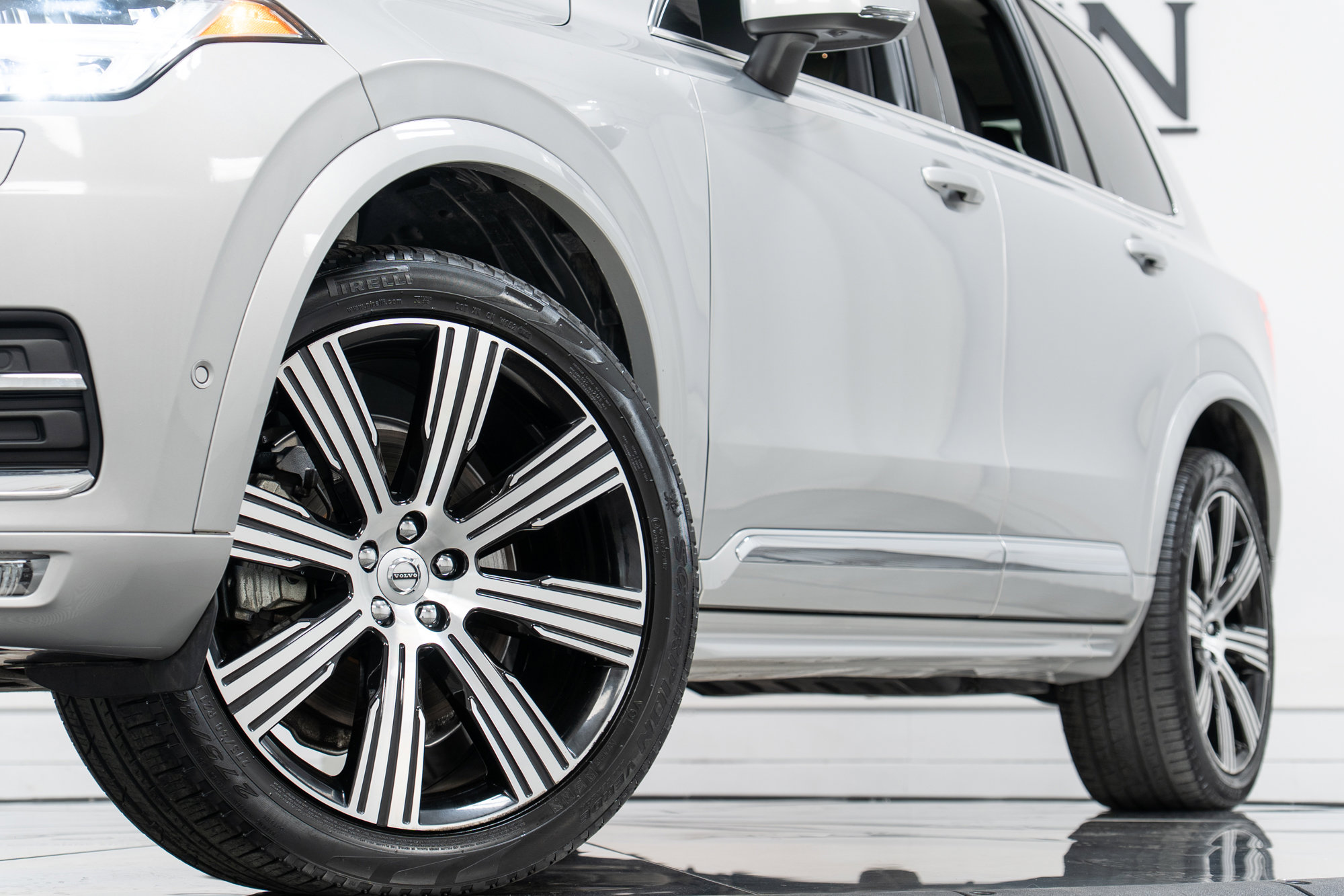 Certified 2023 Volvo XC90 B6 Ultimate w/ Protection Package Premier AWD/4WD image 28