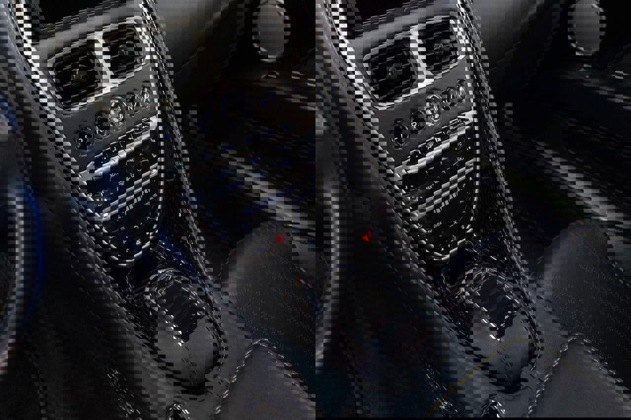 Used 2018 Aston Martin DB11 V12 image 16