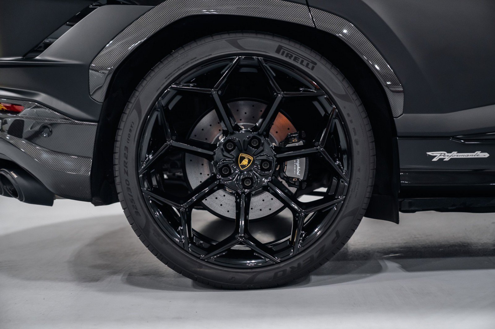 Used 2024 Lamborghini Urus Performante AWD/4WD image 43