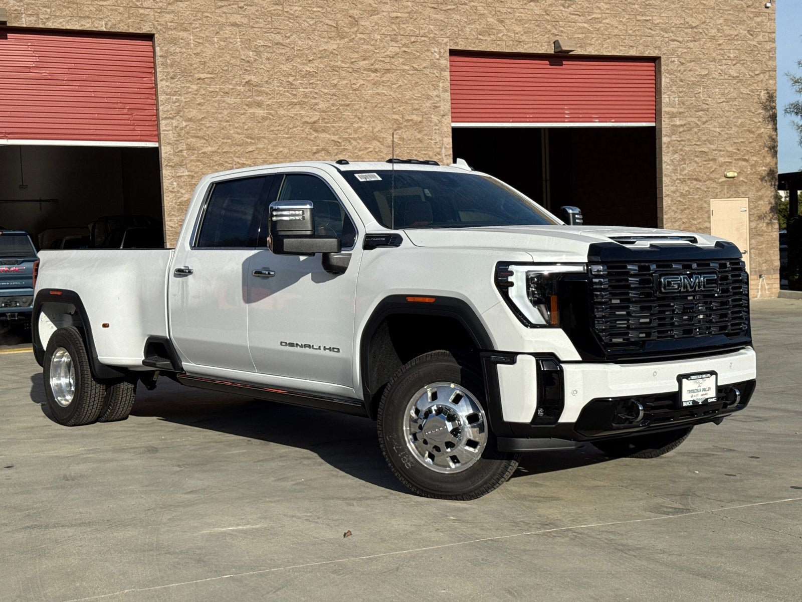 New 2026 GMC Sierra 3500 Denali Ultimate w/ LPO, Black Badging Package AWD/4WD image 2