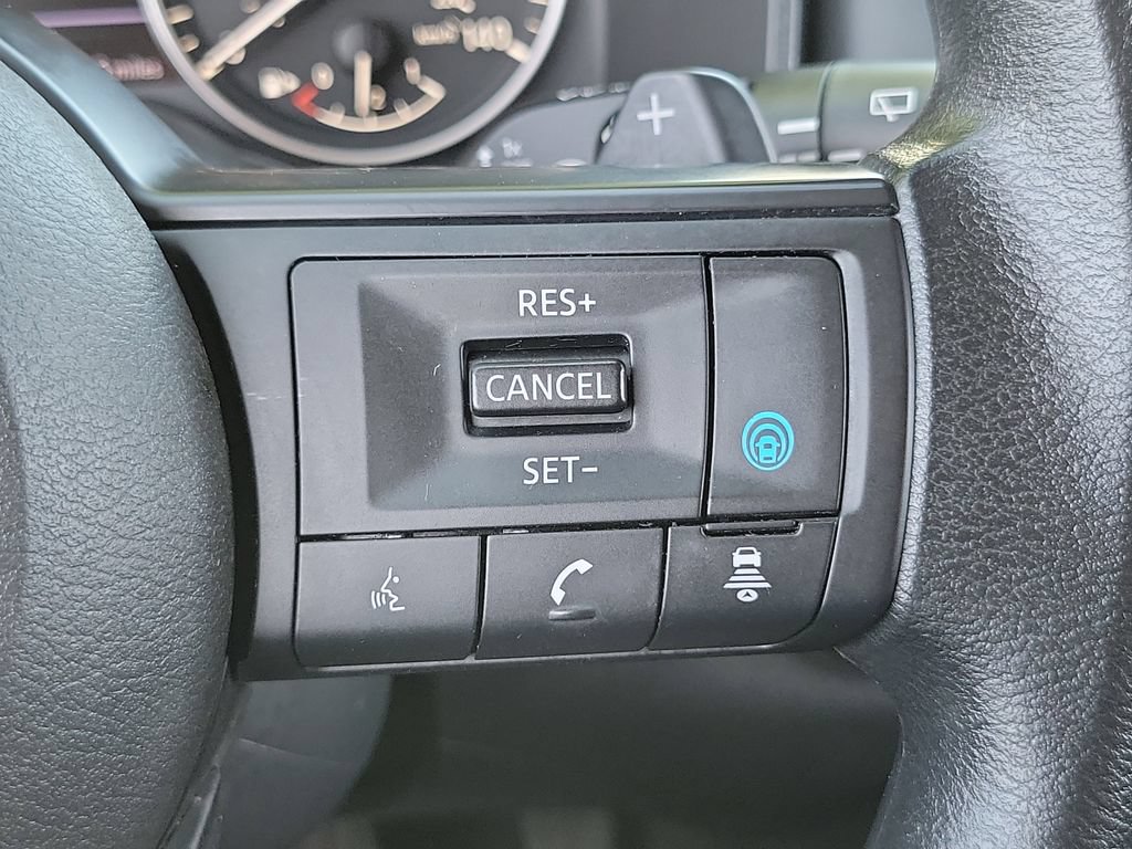 Used 2024 Nissan Rogue SV AWD/4WD image 6