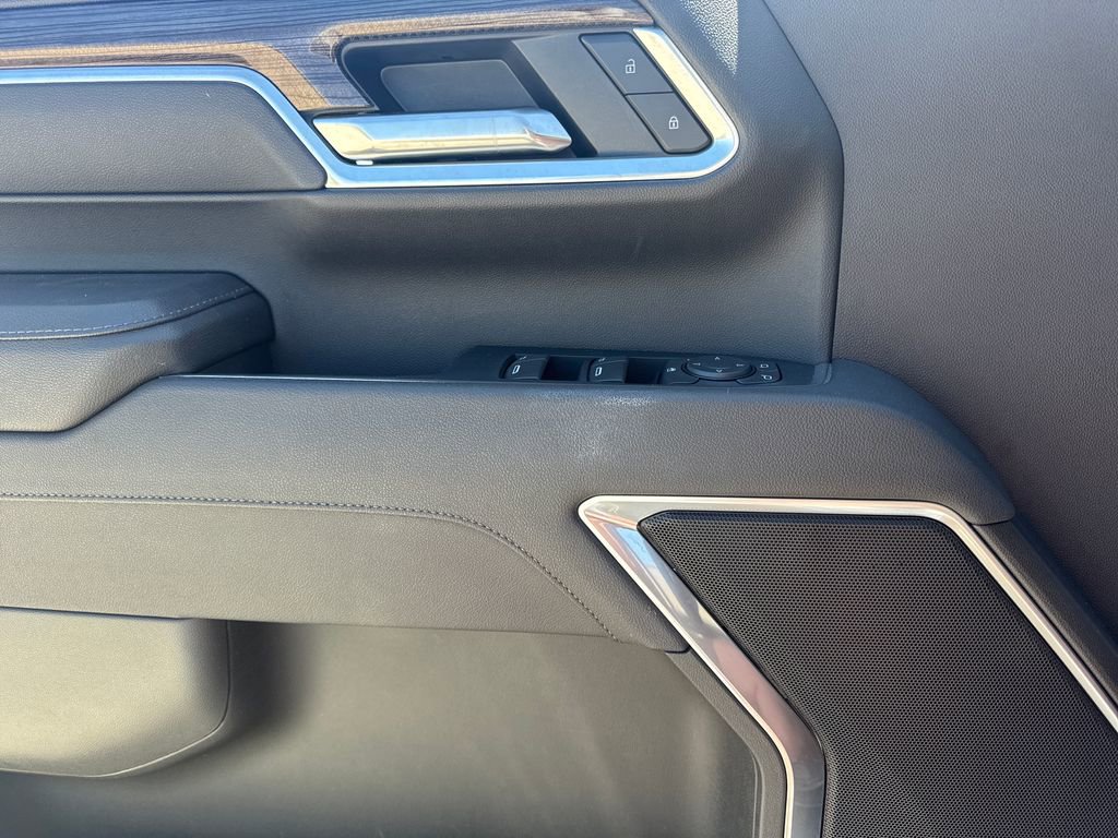 Used 2025 Chevrolet Silverado 2500 LT w/ Convenience Package image 24