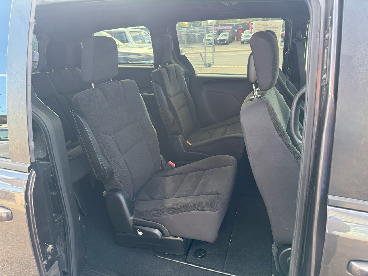 Used 2019 Dodge Grand Caravan SE image 29