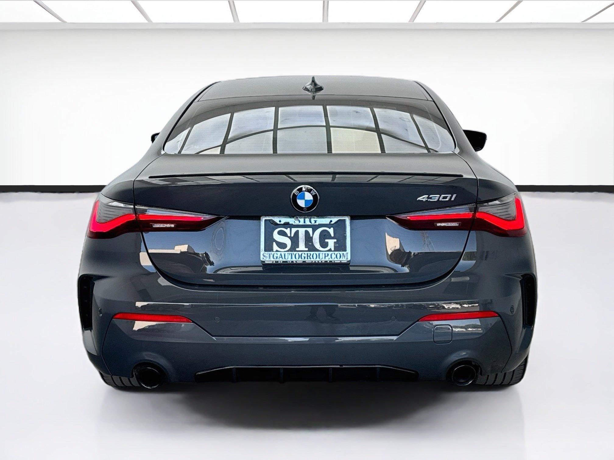 Used 2022 BMW 430i Coupe w/ M Sport Package RWD image 5
