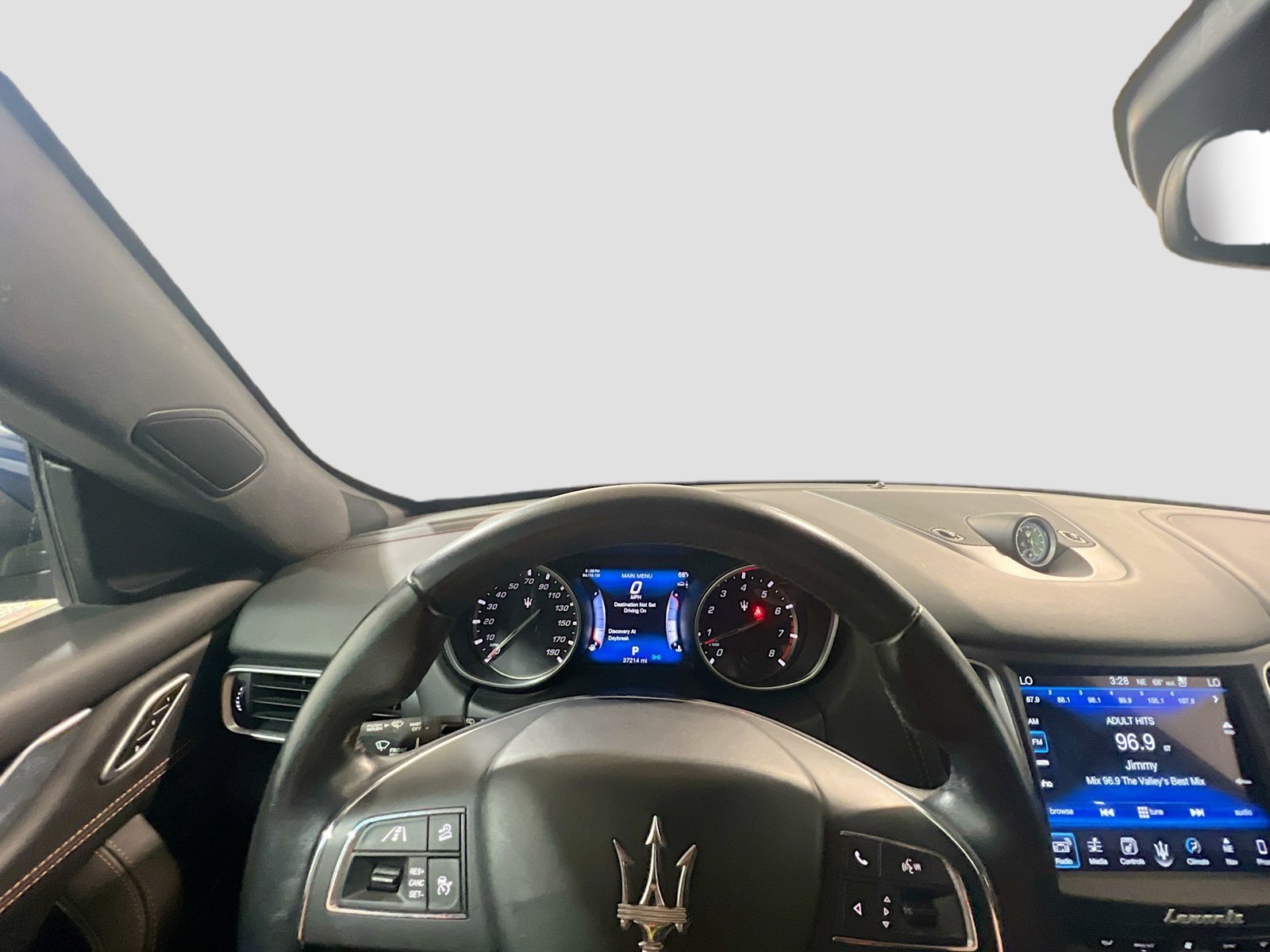 Used 2017 Maserati Levante w/ Luxury Package AWD/4WD image 7