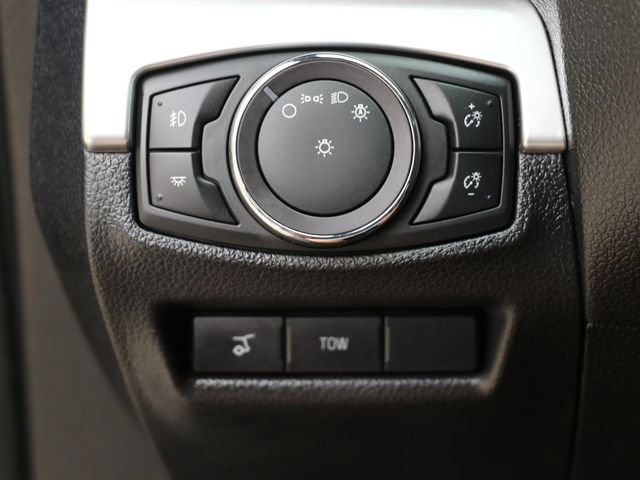 Used 2017 Ford Explorer XLT w/ Equipment Group 202A AWD/4WD image 29
