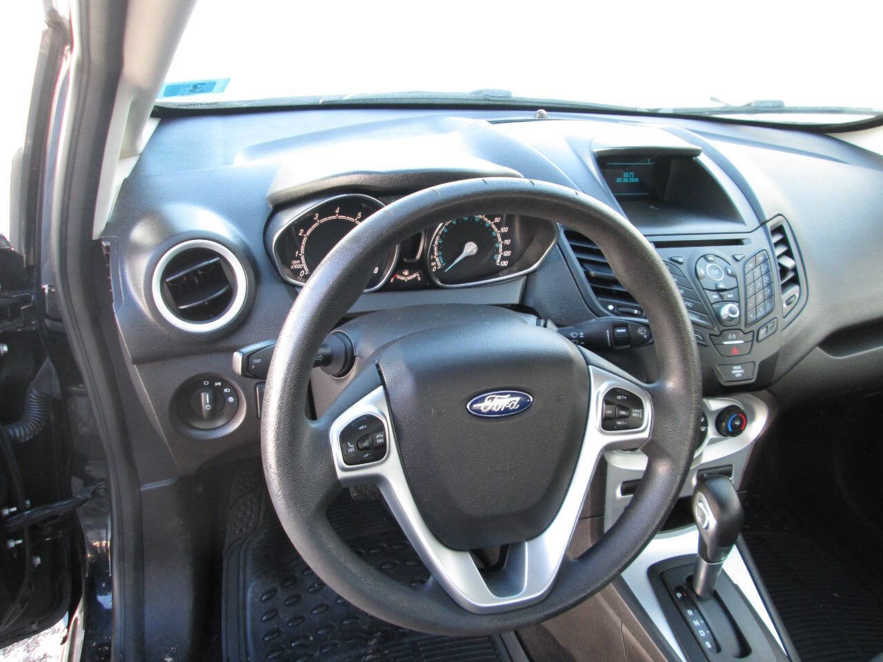 Used 2017 Ford Fiesta SE image 11