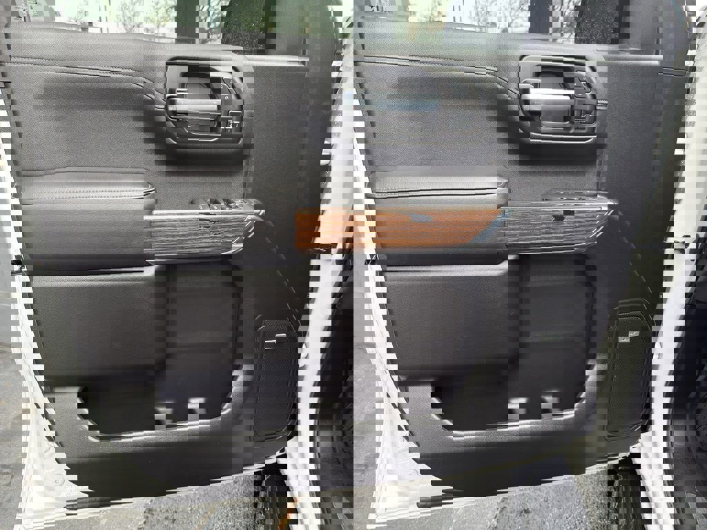 Used 2021 Chevrolet Silverado 1500 High Country w/ Technology Package image 12