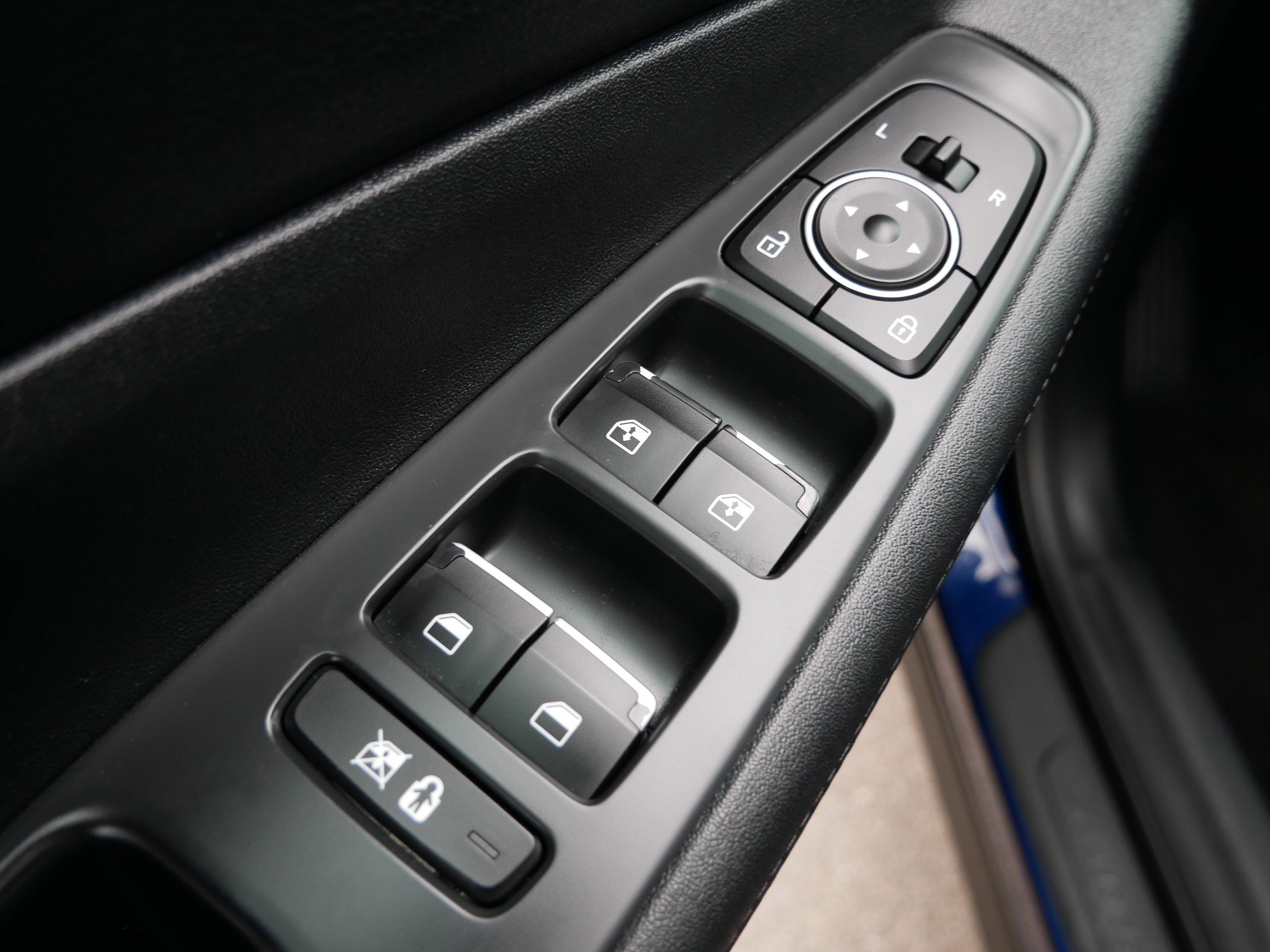 Used 2019 Hyundai Santa Fe SEL AWD/4WD image 16