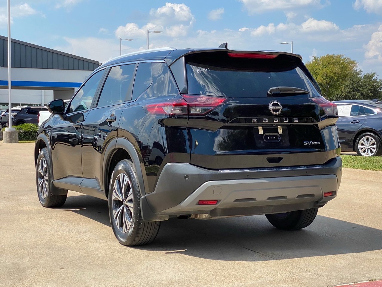 Used 2023 Nissan Rogue SV w/ SV Premium Package image 18