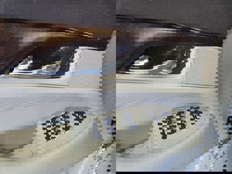 Used 2015 Cadillac Escalade ESV Luxury image 28