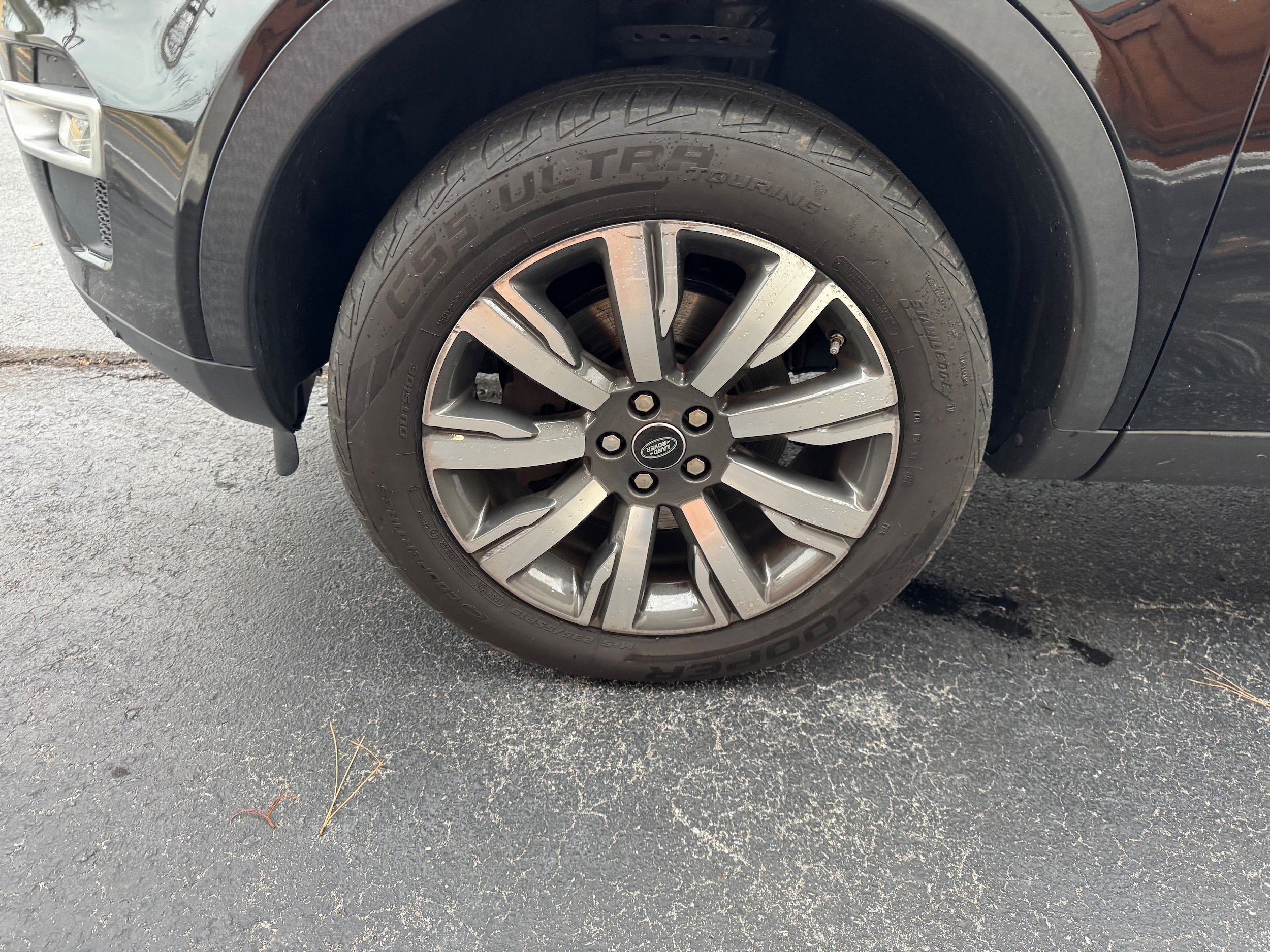 Used 2019 Land Rover Discovery Sport HSE Luxury image 36