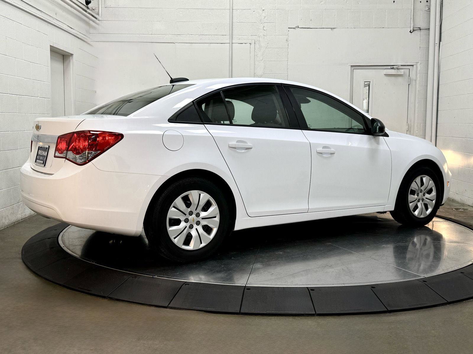 Used 2015 Chevrolet Cruze LS FWD image 8