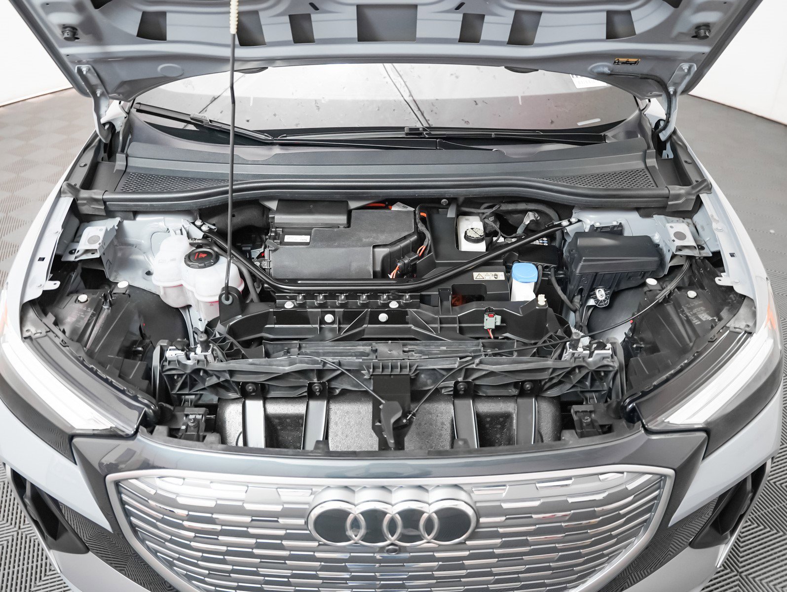 Certified 2023 Audi Q4 e-tron Premium image 4