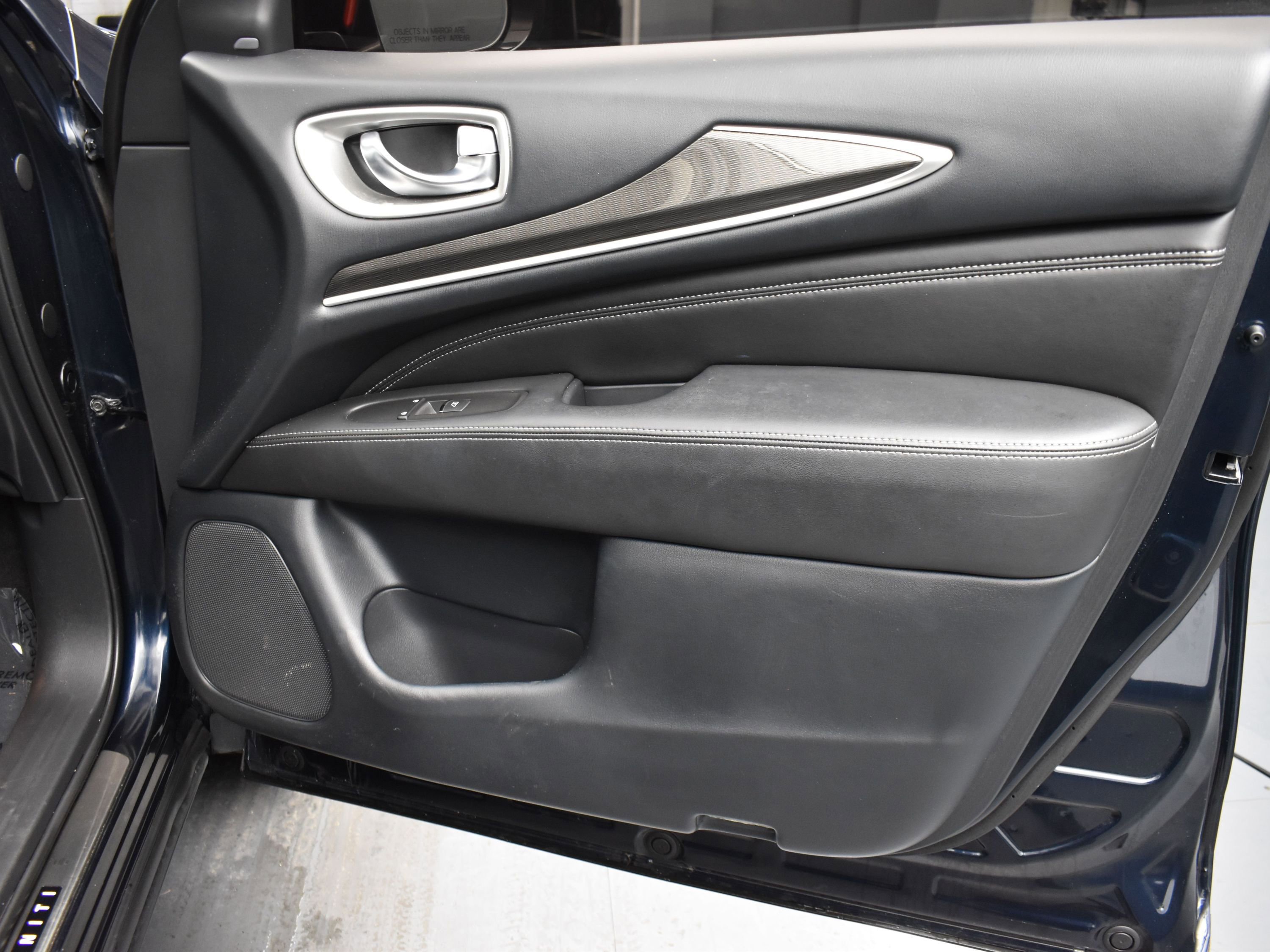Used 2019 INFINITI QX60 Luxe w/ Essential Package image 12