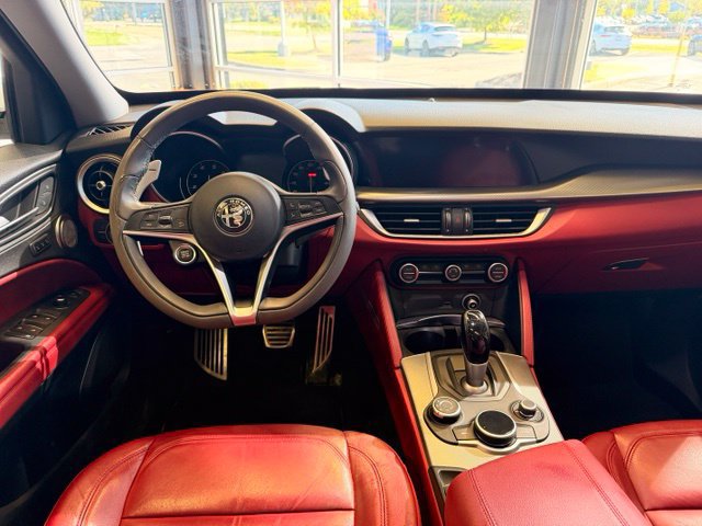 Used 2018 Alfa Romeo Stelvio Sport w/ Quick Order Package 22J Sport AWD/4WD image 12