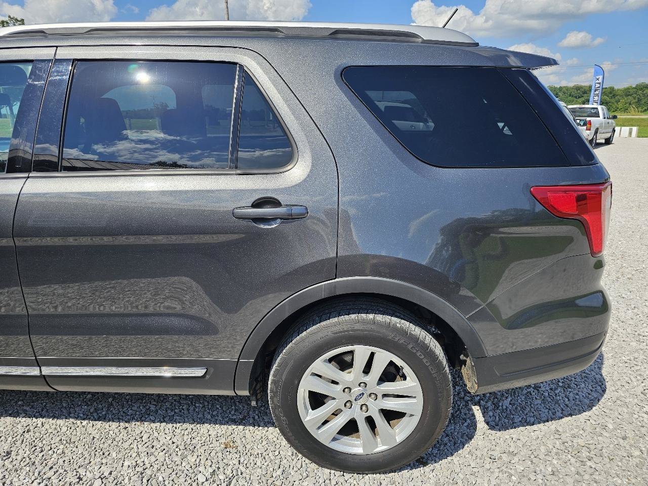 Used 2018 Ford Explorer XLT w/ Equipment Group 202A AWD/4WD image 7